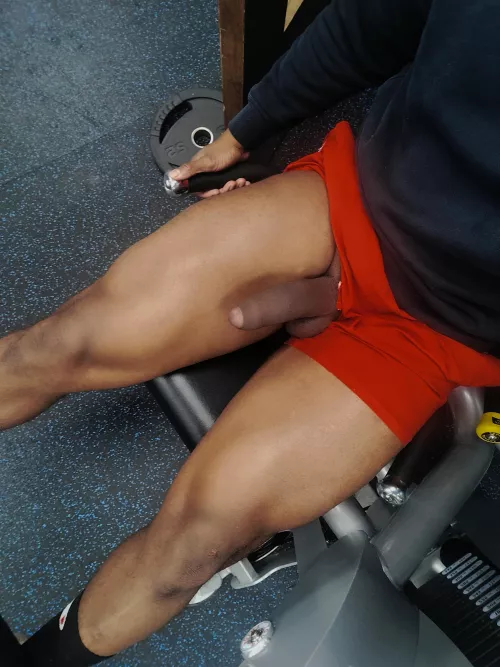 Leg do(m)inant 🦵🏾🍆😉
