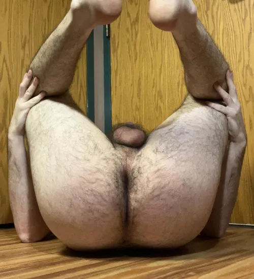 Legs up for daddy (21M) DMs welcome