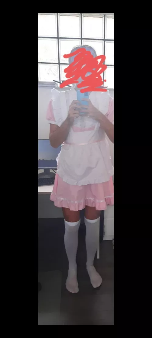 Love doing chores in my sissy maid dress☺️