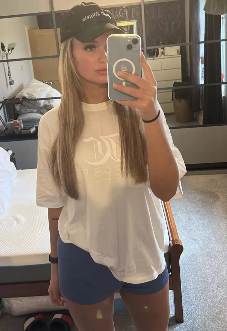 Play with my bulge and call me bro x