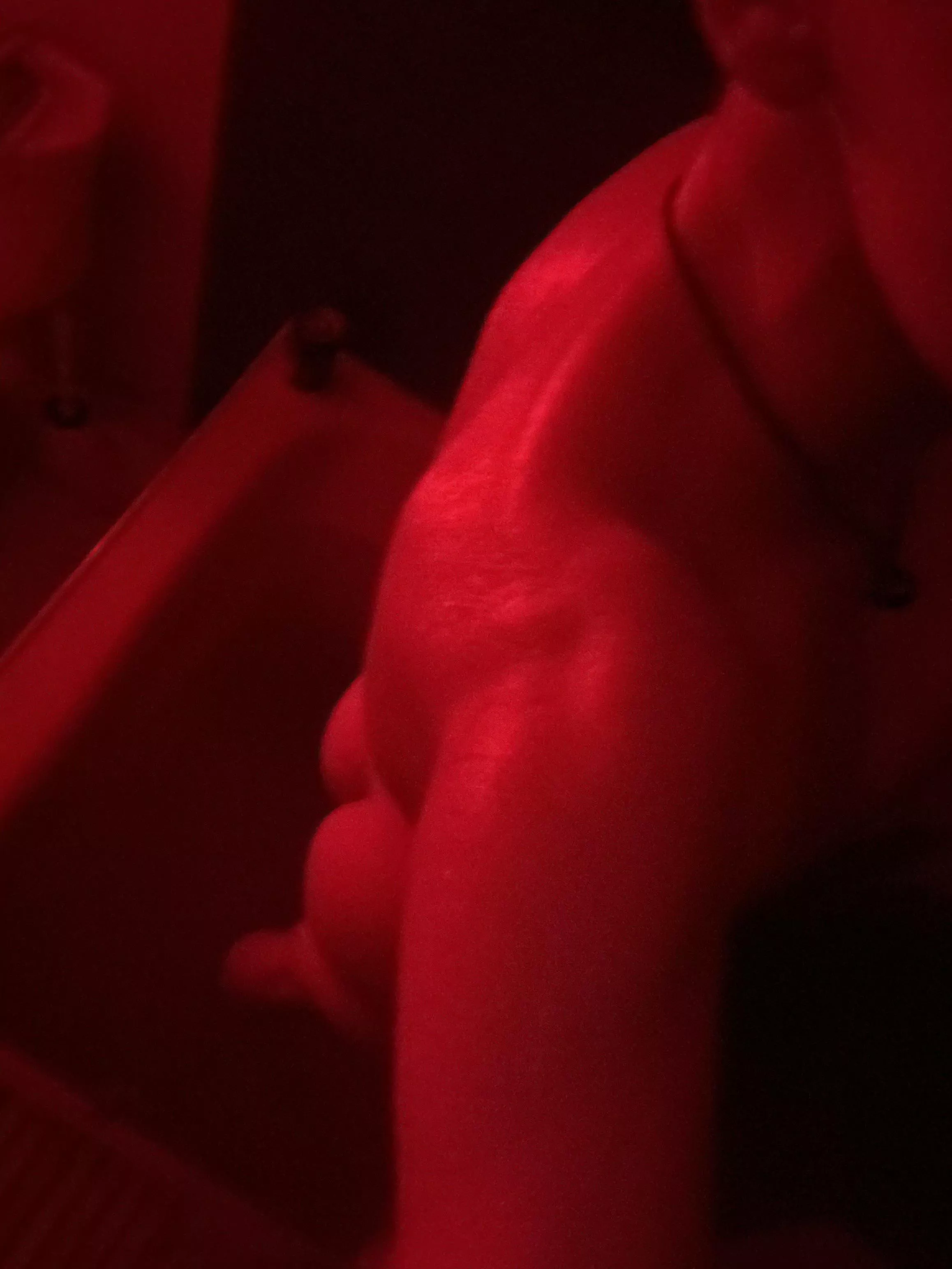 Playing with a light. Amongst other things… hmu