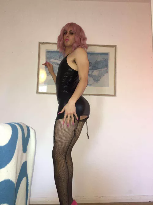 Say Hi if I can send you random sissy pics 😜💞