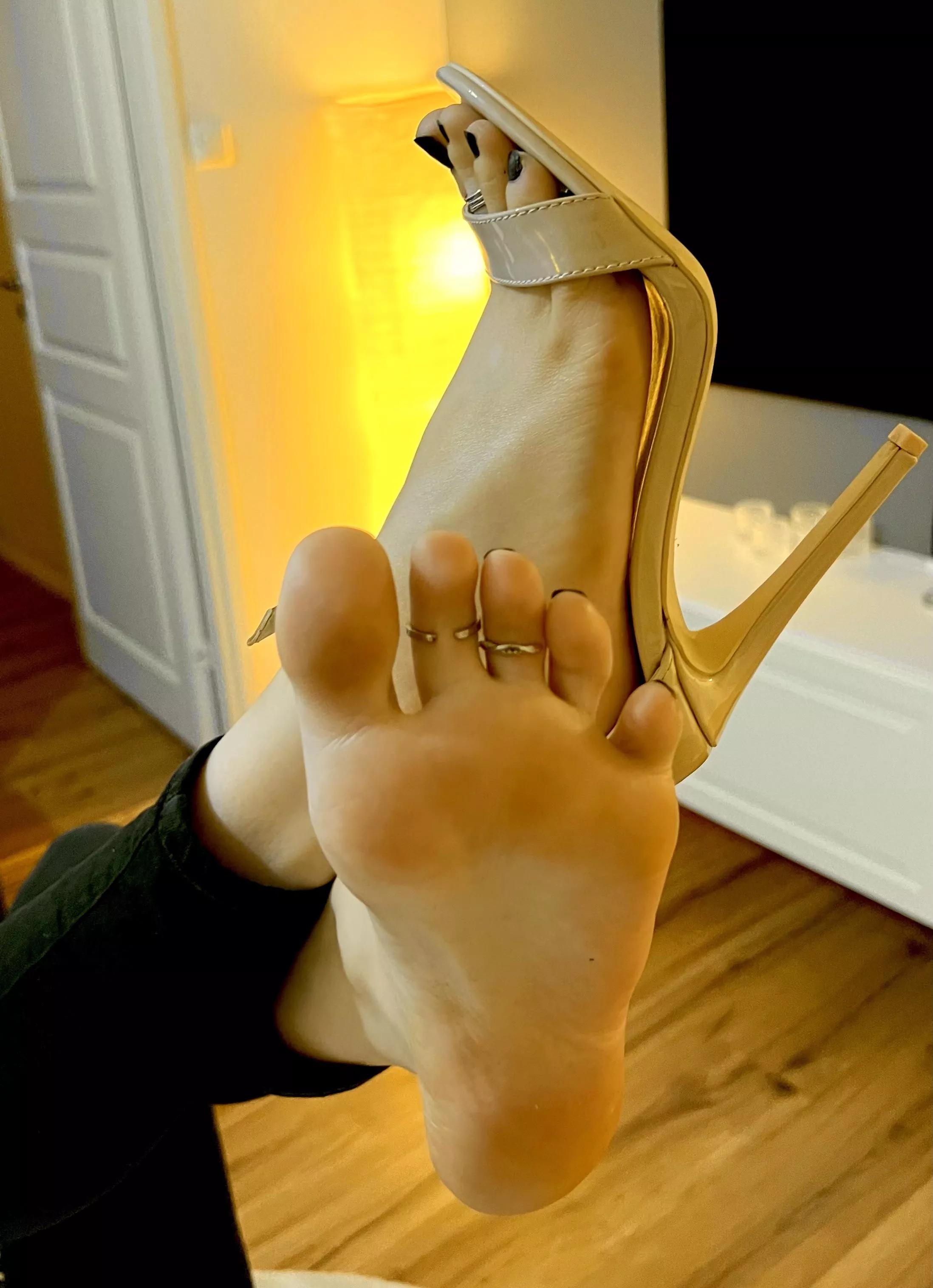 Suck my toes one at the time 😍