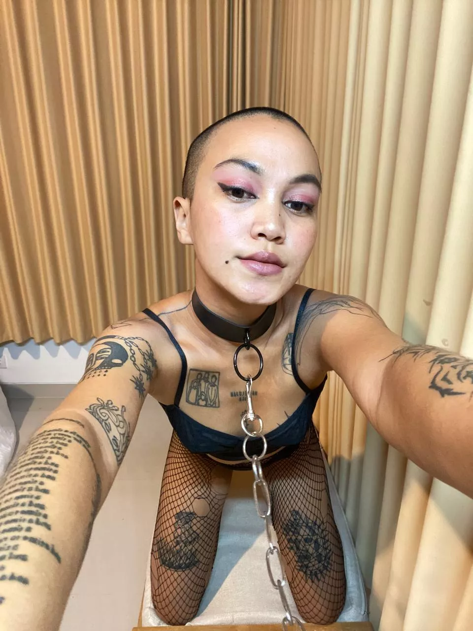 Take me by this chain and lead me to your house [F]