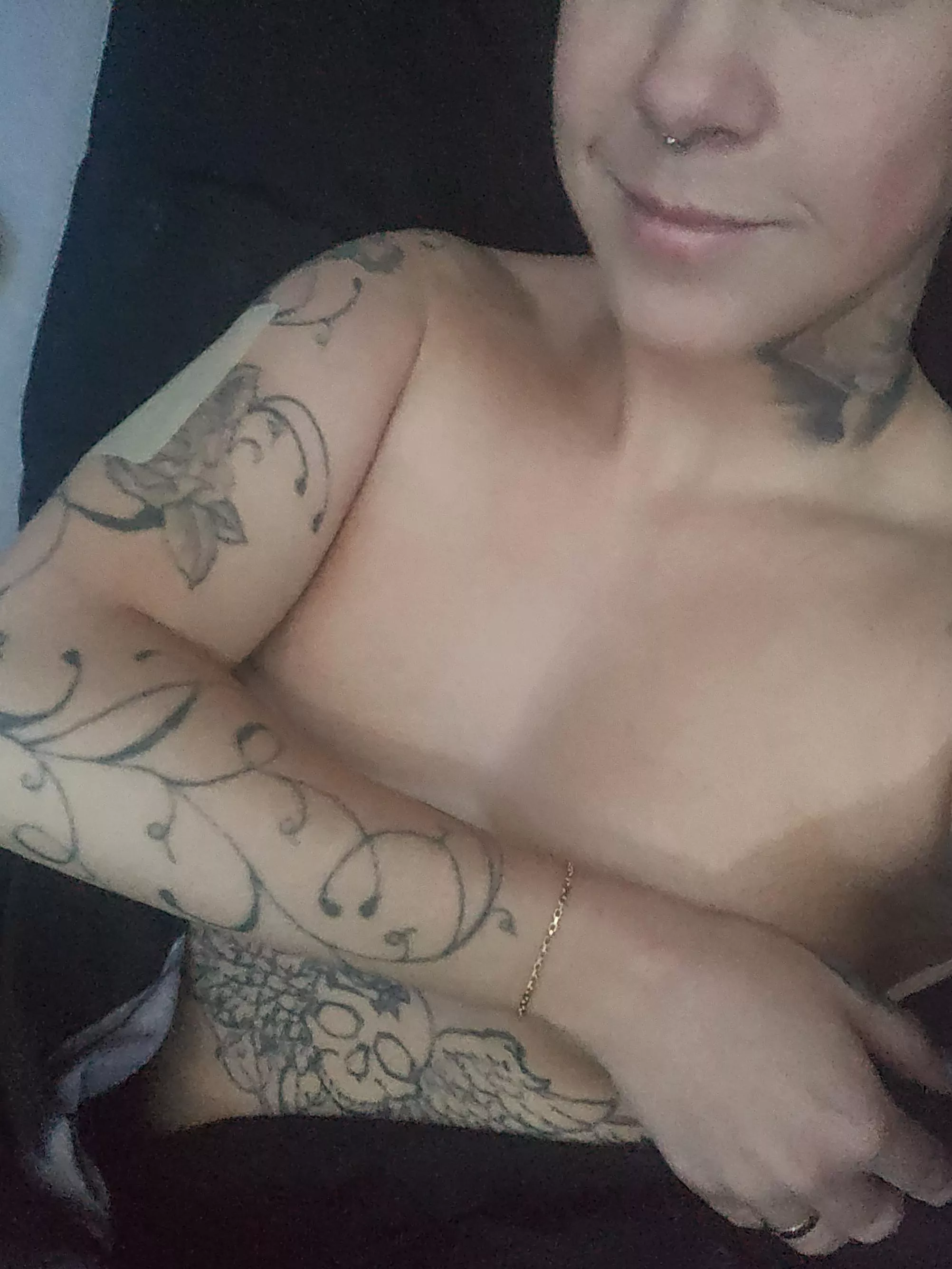 The best feeling in the world is beeing naked 💎