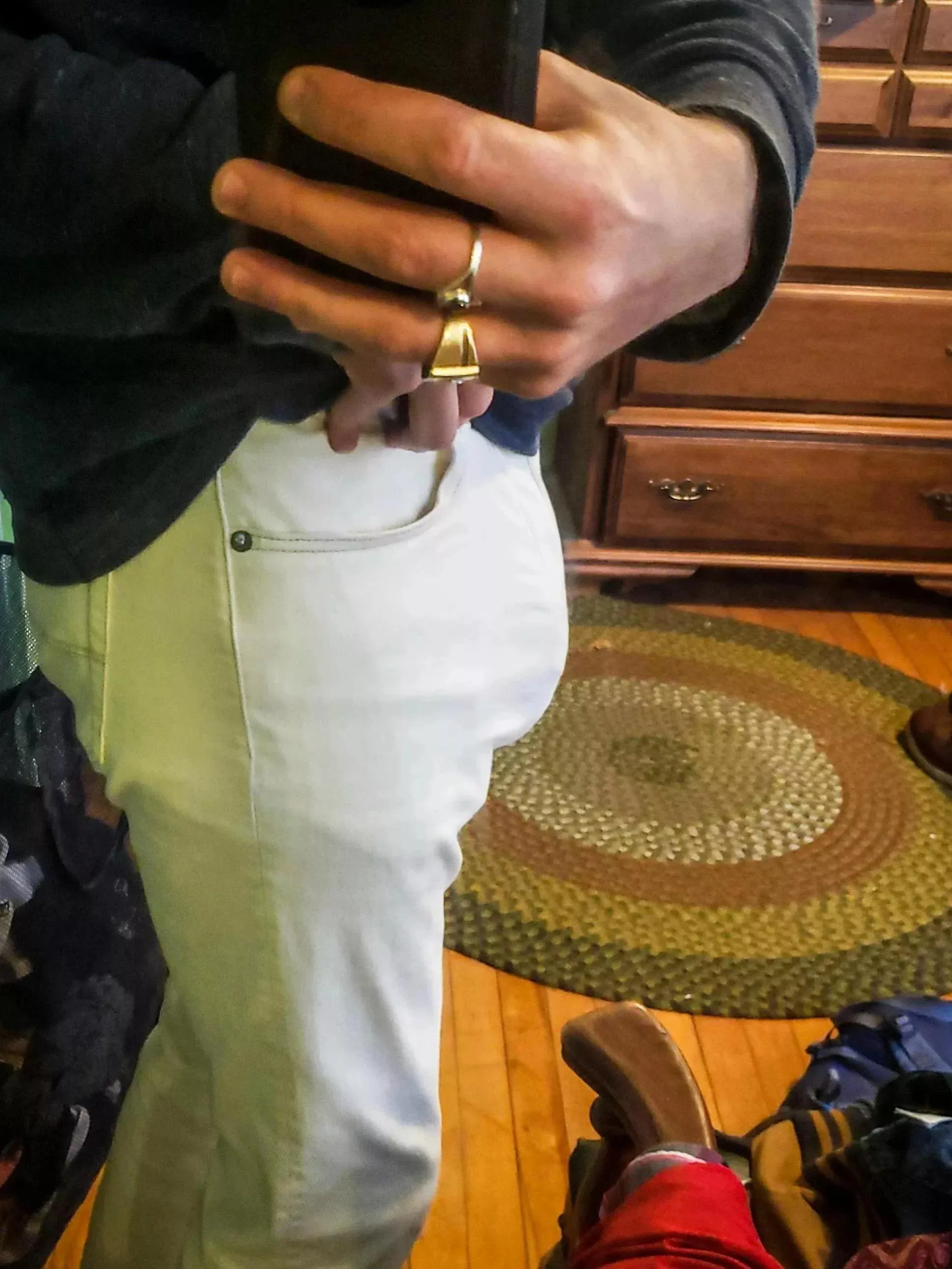 These white pants make my bulge look insane. My new favorite pair.