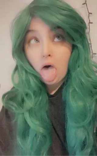 Think you could give my green hair some white streaks? 😜