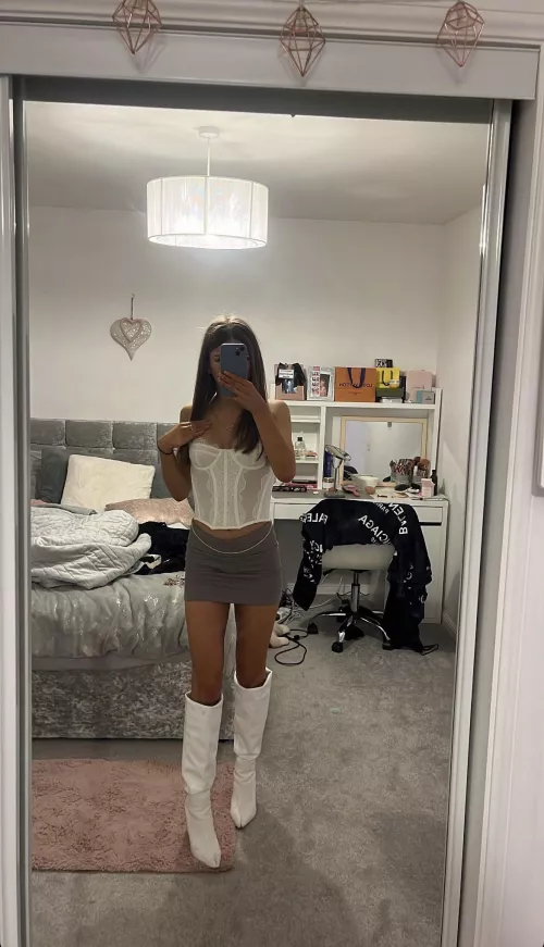 Tiny skirt slut