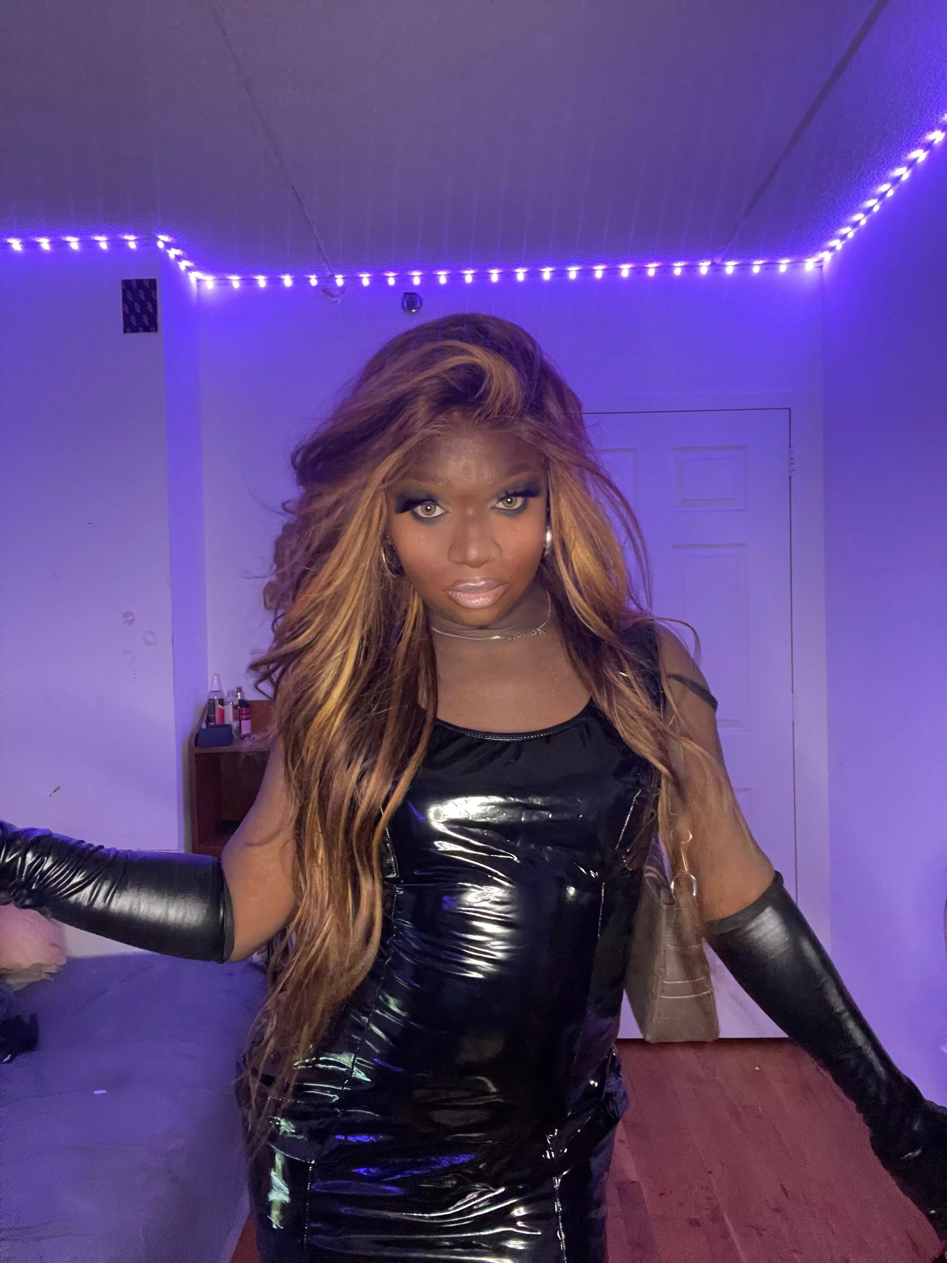 trying on a latex dress (black crossdresser) 🍫