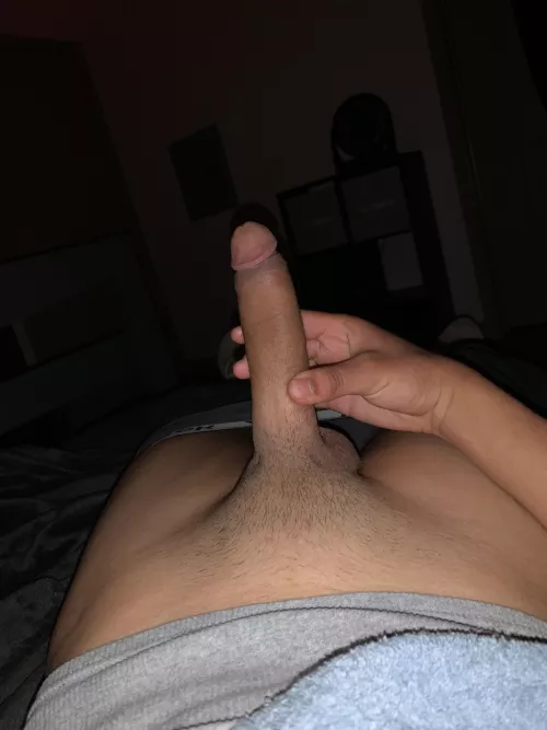 Upvote if you’re smaller than me. HMU