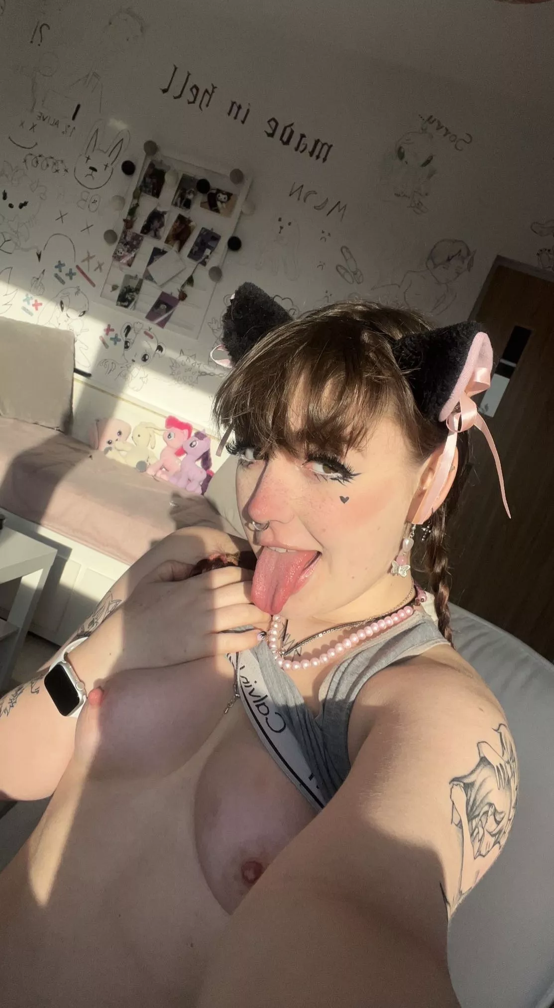 wanna break a 2004 girl?