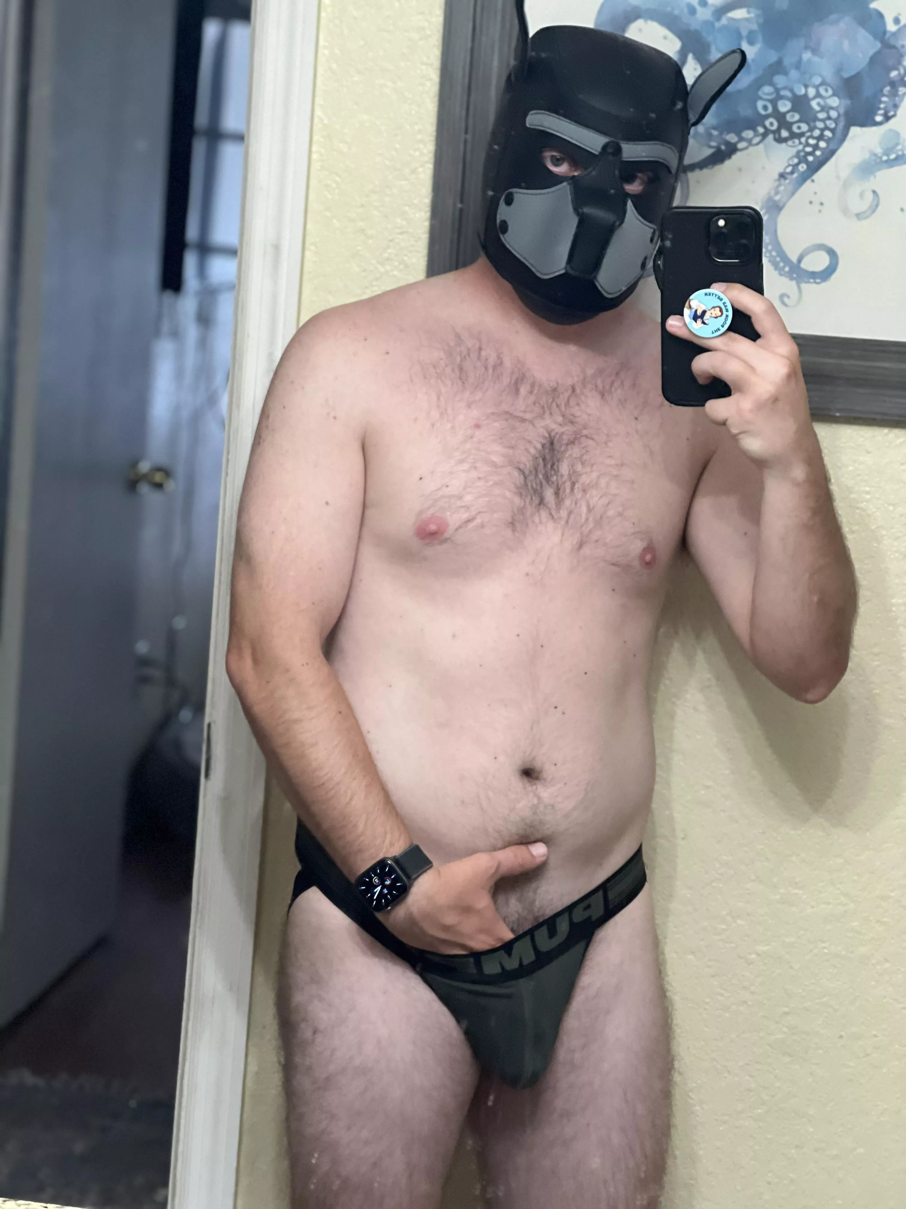 What’s this pup gotta do to get a good boi on his knees?