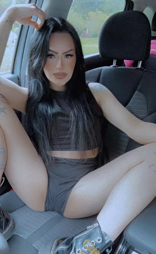 When you fuck yourself stuuupid in your car while your neighbor mows the yard 👅 sometimes we just can’t help ourselves 💁🏻‍♀️