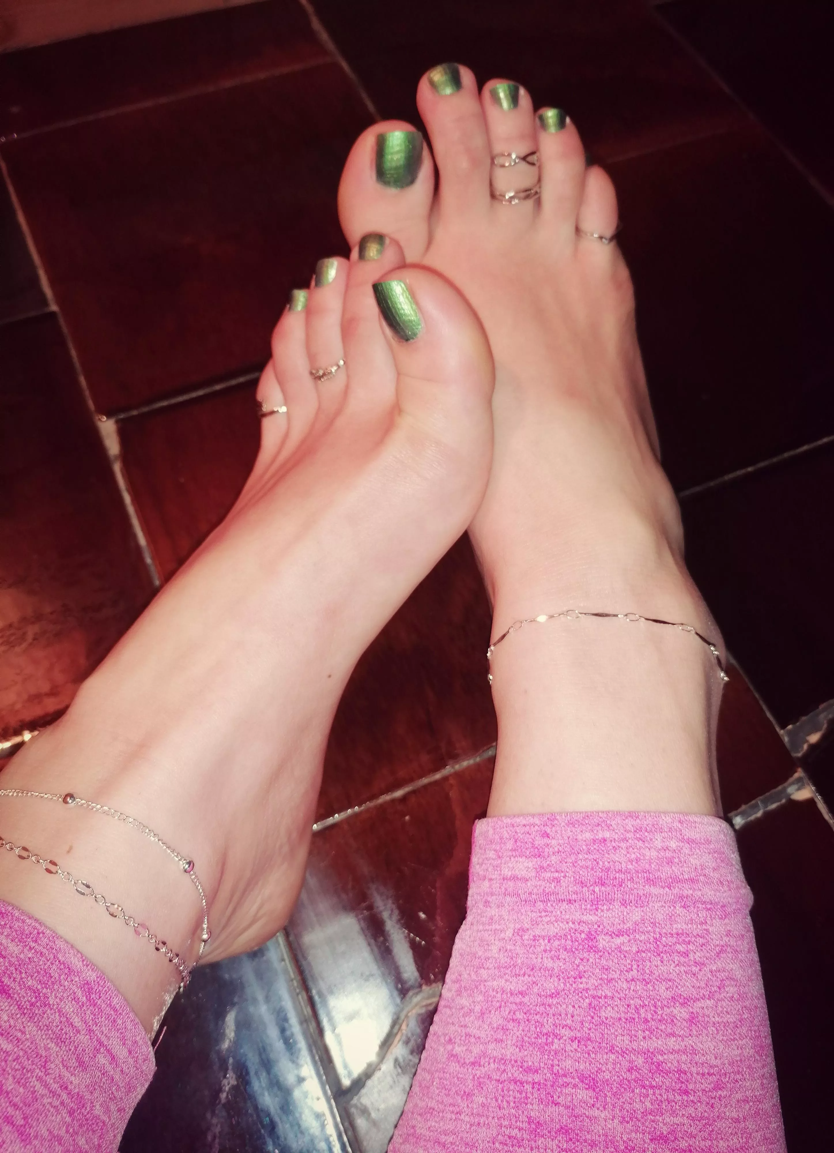 Would you worship my feet? 🐾 🌺