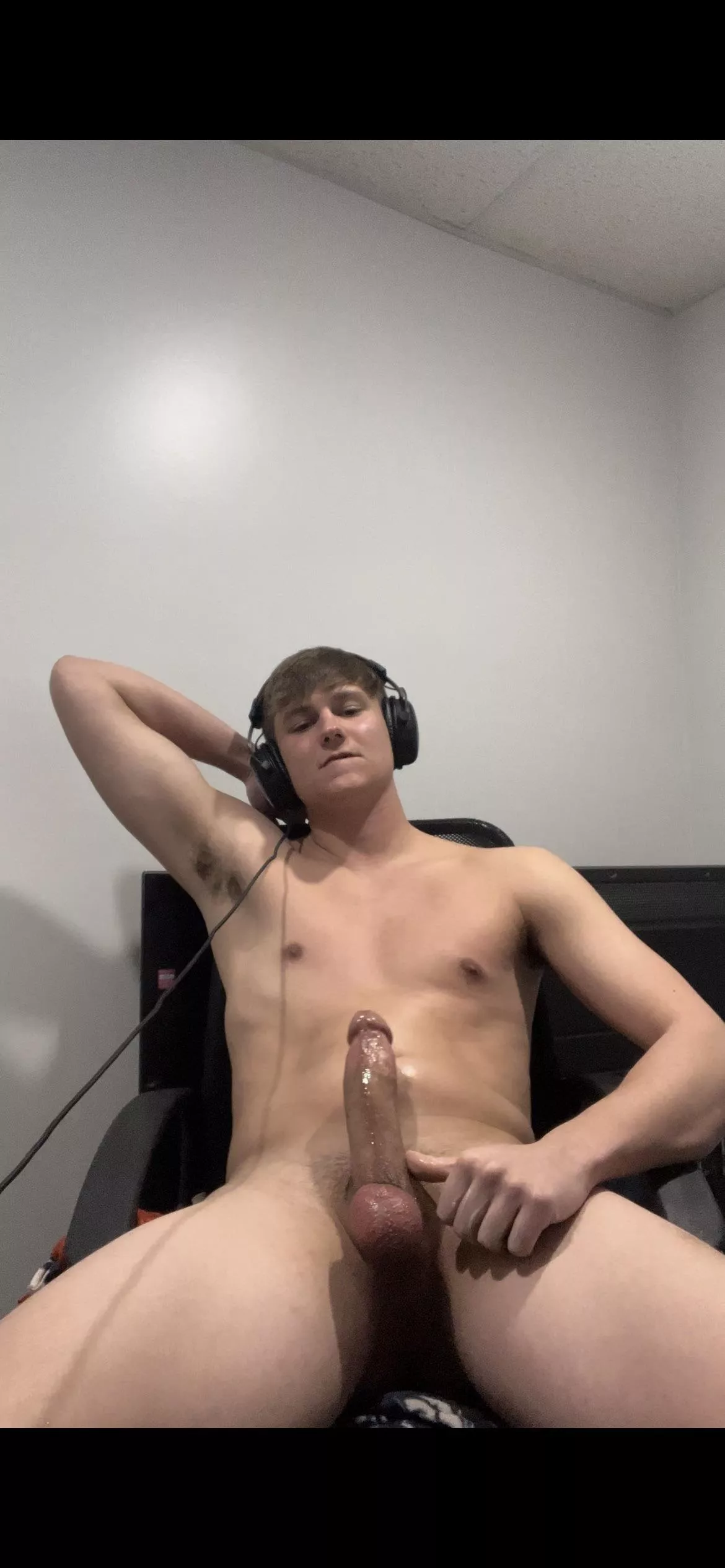 Young boy needs some help😏