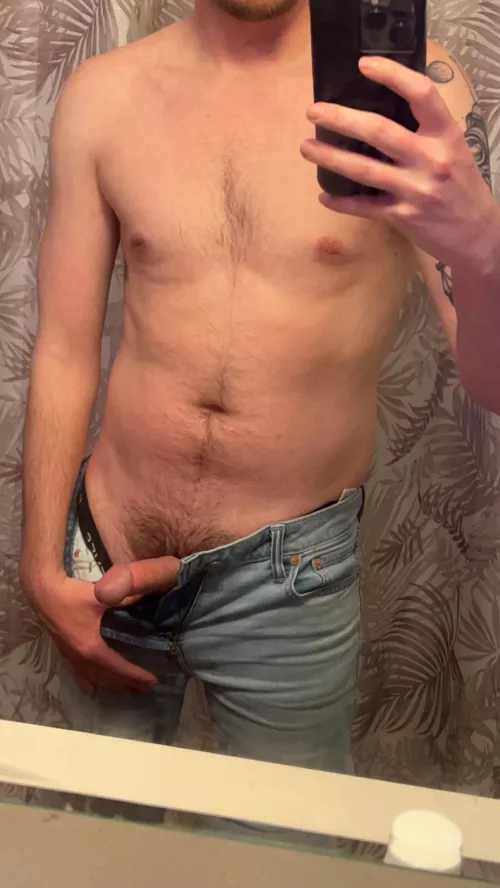 24, sc: kinda_hairyguy
