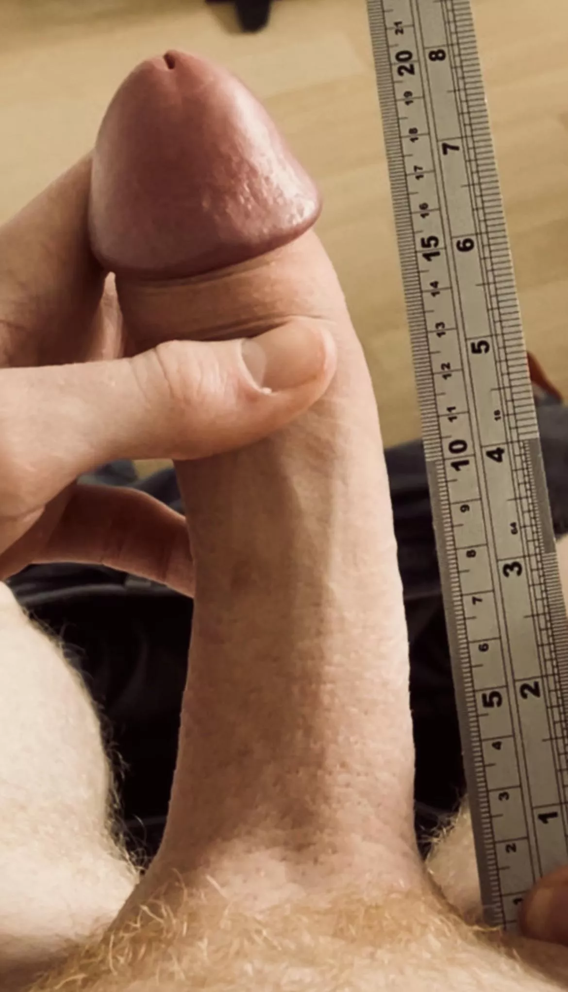 Anyone wanna try beat my big cock? 😜