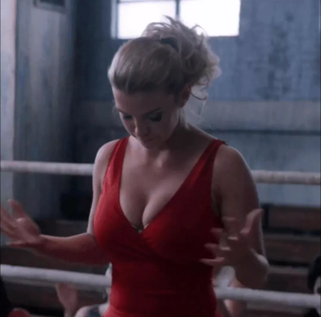 Betty Gilpin is perfect