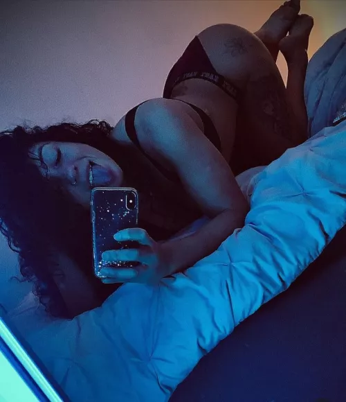 Bored and horny 😜