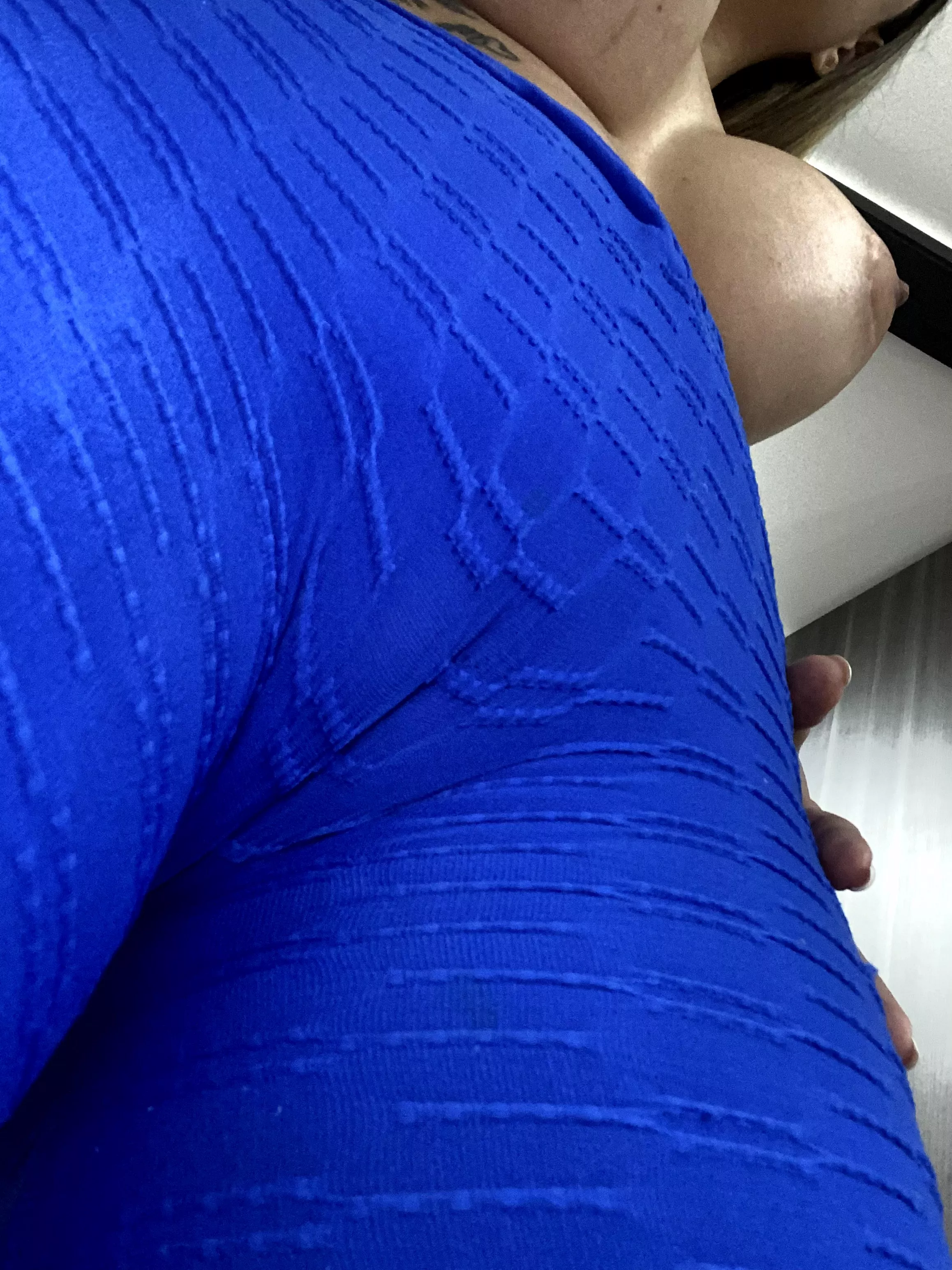 Do I give you a boner? Comment your age if yes ;)