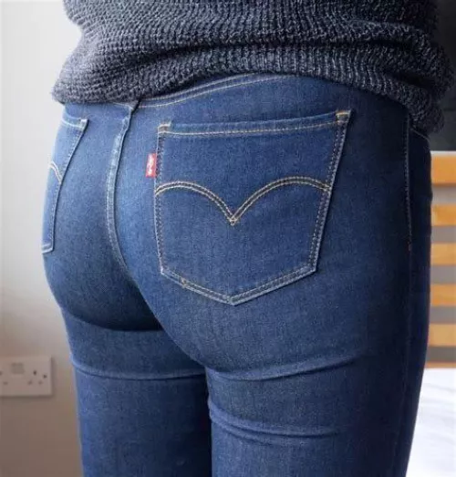 Do these Levi’s look ok?