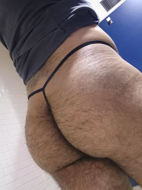 Enjoying wearing thongs, anyone else??