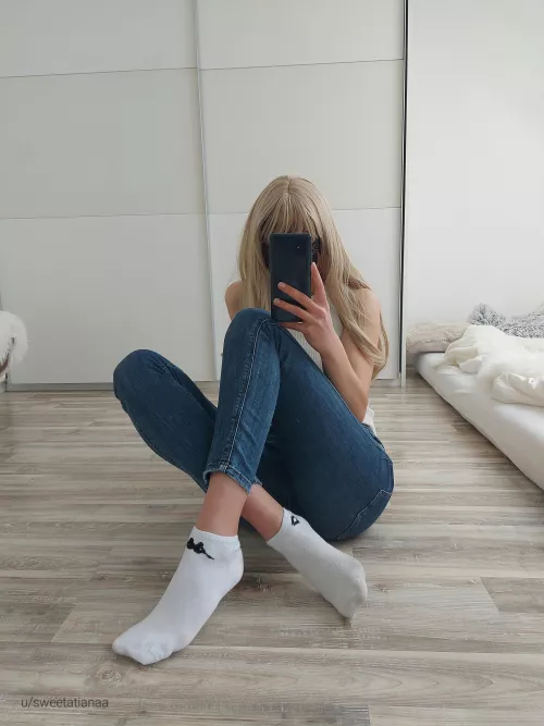 [F] take them off and play with those sweet socks