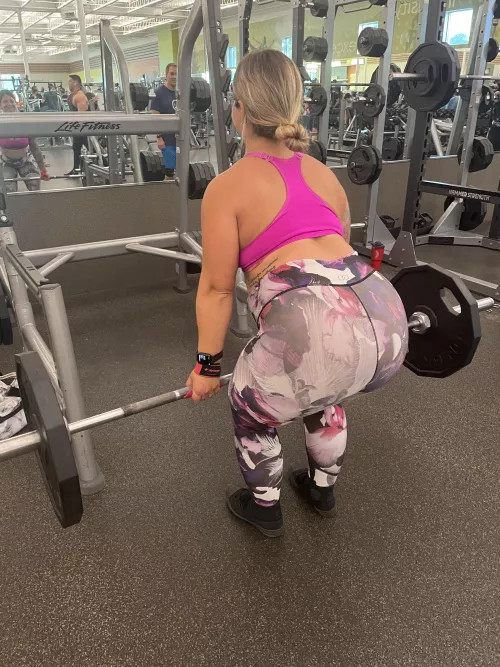 [F] who would fuck this thick ass?