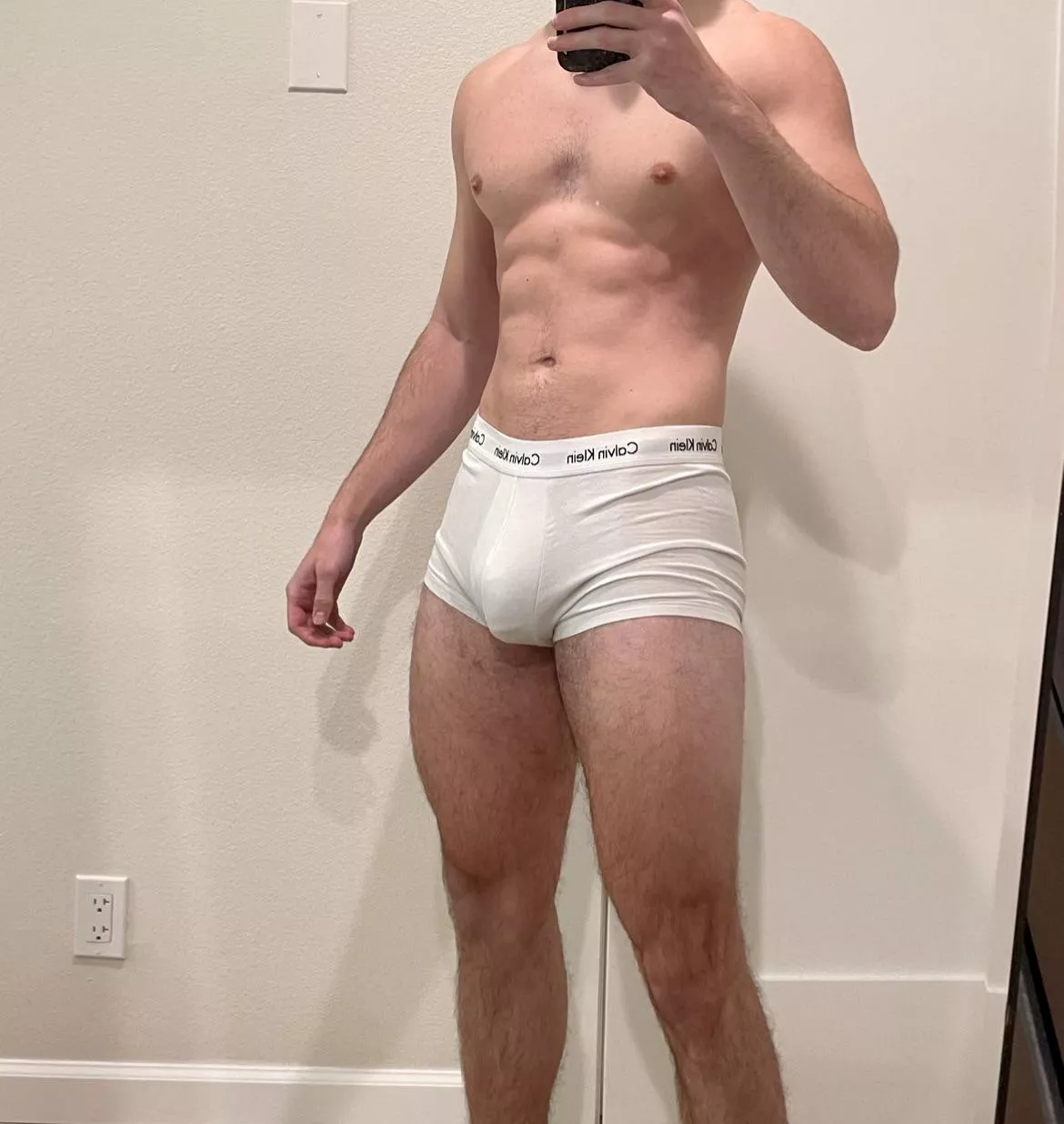 Hard abs and big legs 👀👀👀