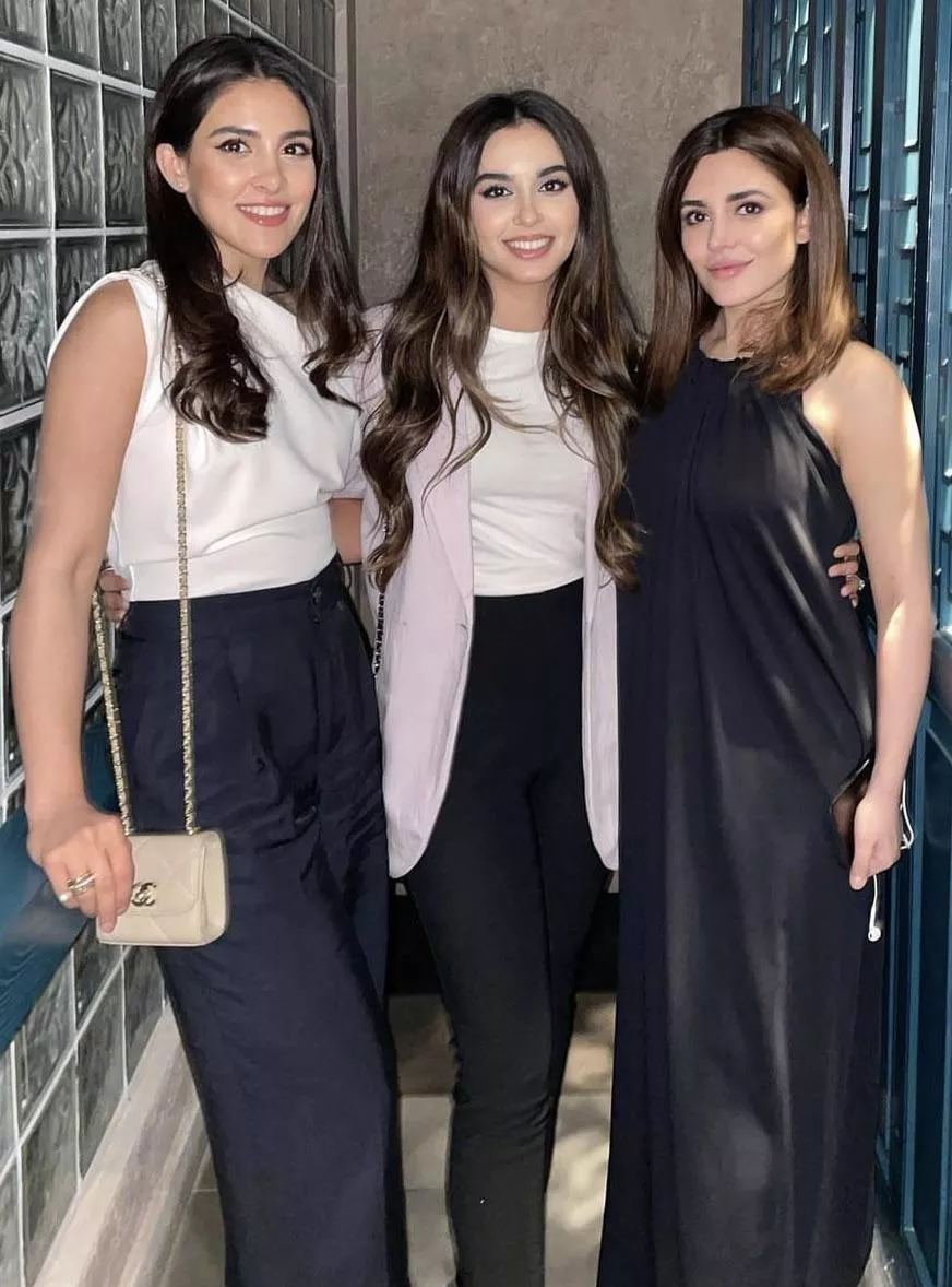 Hot monochrome girls. (Sisters)