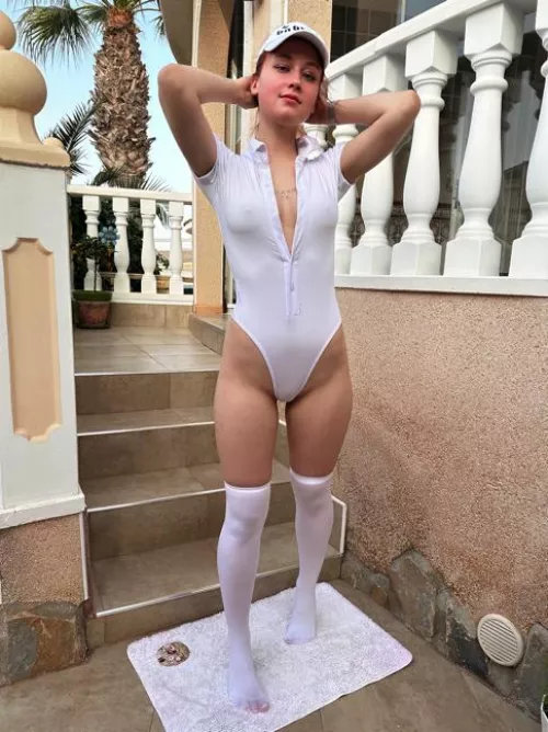 I like to walk without a bra :)