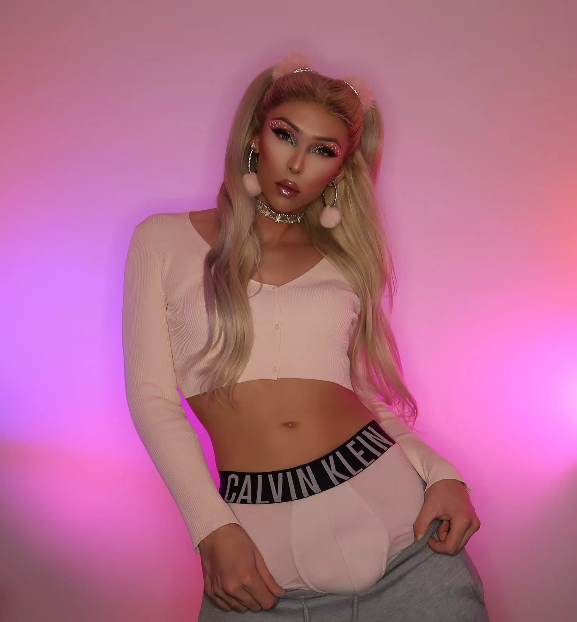 I need somebody who want to take this outfit off of me!