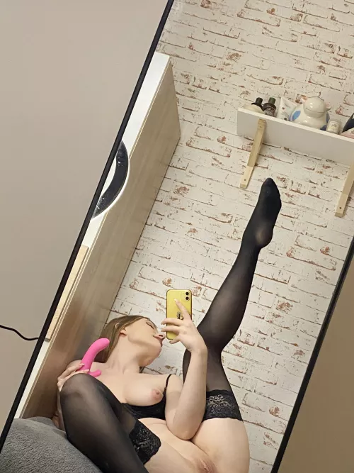 If I had a boyfriend, I would send him nudes all the time