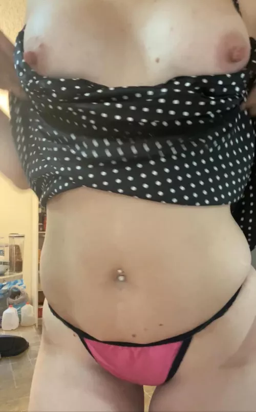 Just some hot pink milf panties 💋 would you take them off of me?