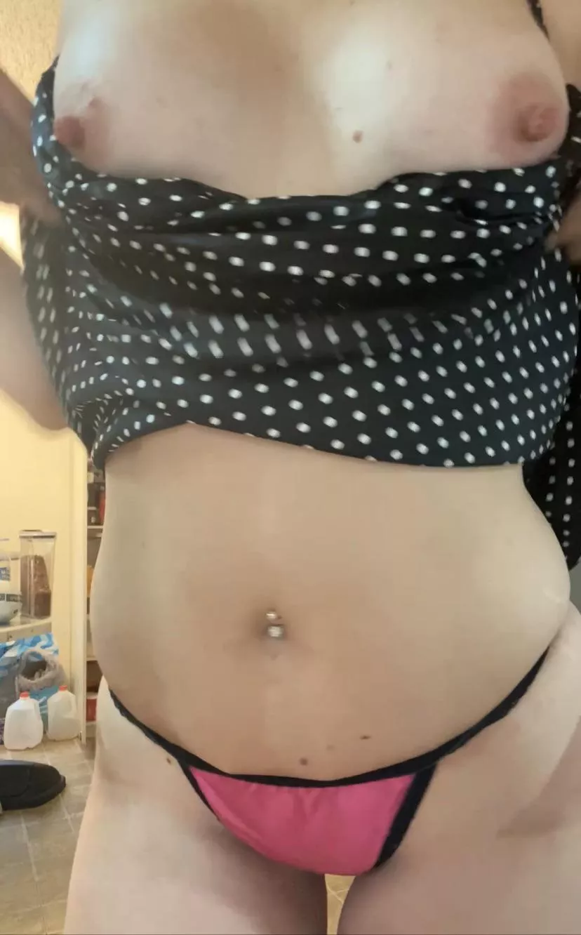 Just some hot pink milf panties 💋 would you take them off of me?