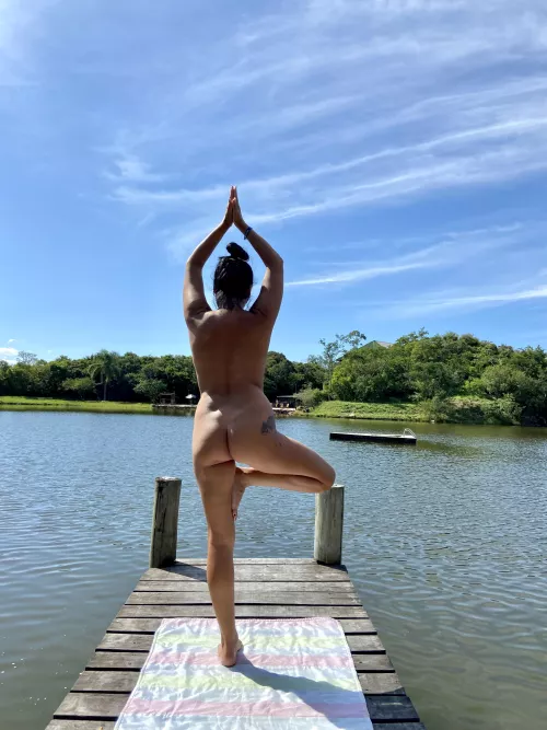 Lake yoga 🧘‍♀️