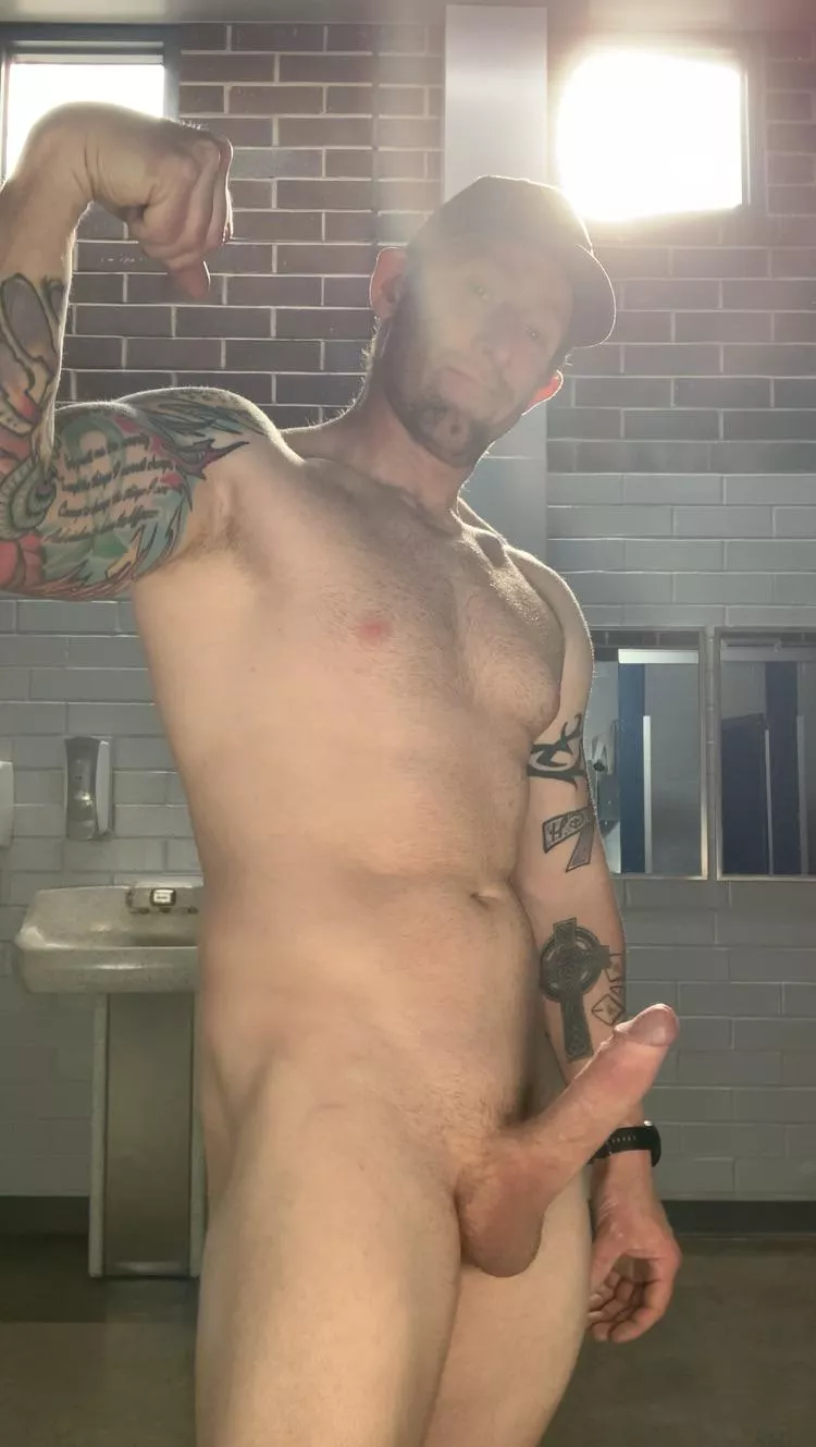 (M) Any of you ladies want to be my workout partner. Shoot me a message