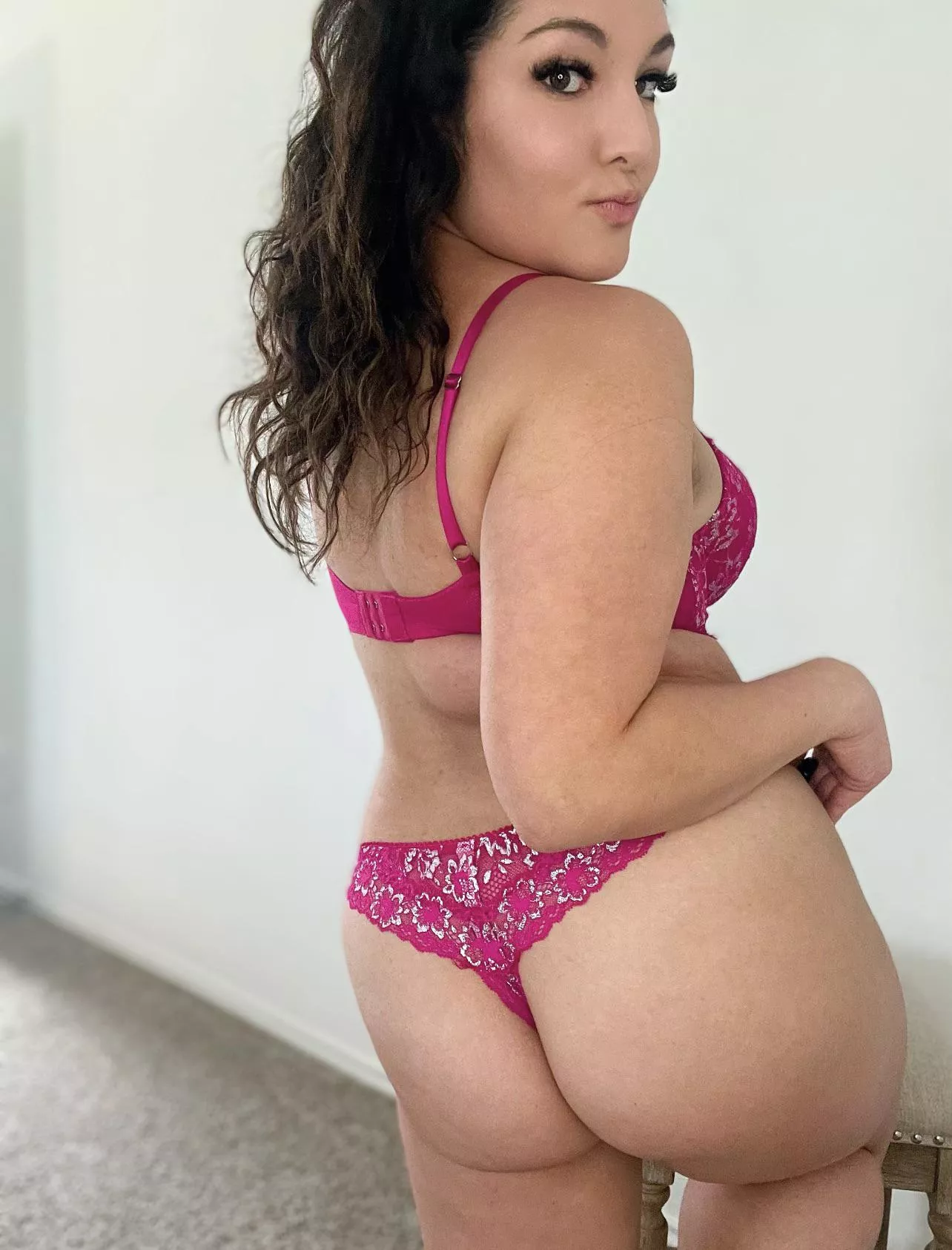 Mid 30s milf with some curves for you