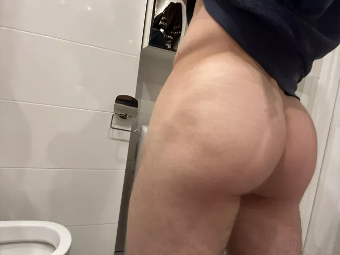 My ass makes it clap