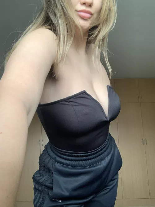 No bra anywhere anyway 😝