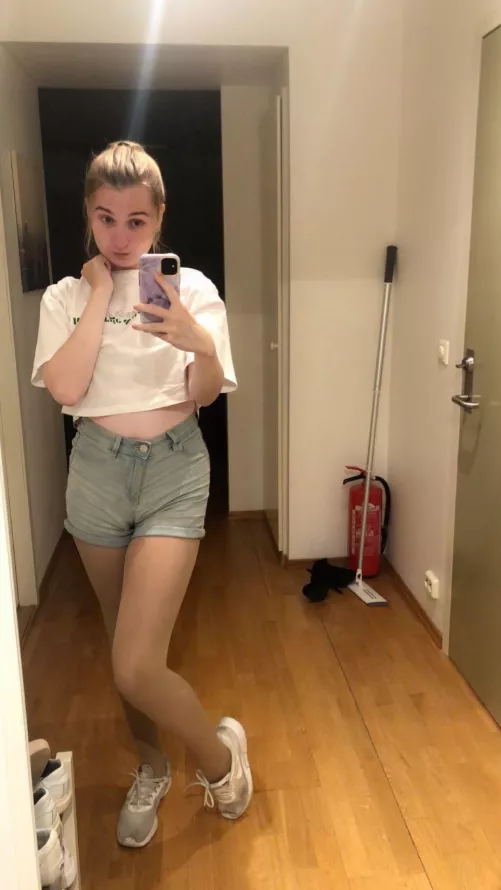 Omg my dick is so girly it looks like I’ve got a cameltoe in my shorts