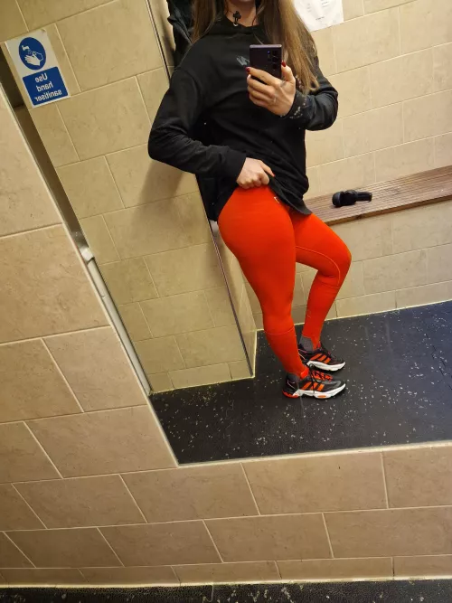 Orange makes my peach look bigger during the workout
