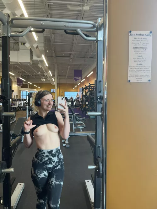 Perfect day to show everyone my tits (: