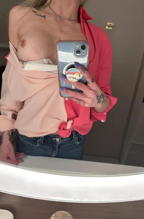 Sneak away bathroom pic like a good princess whore 😈👄