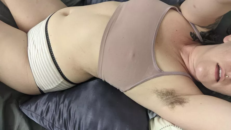 Who here likes hairy armpits?