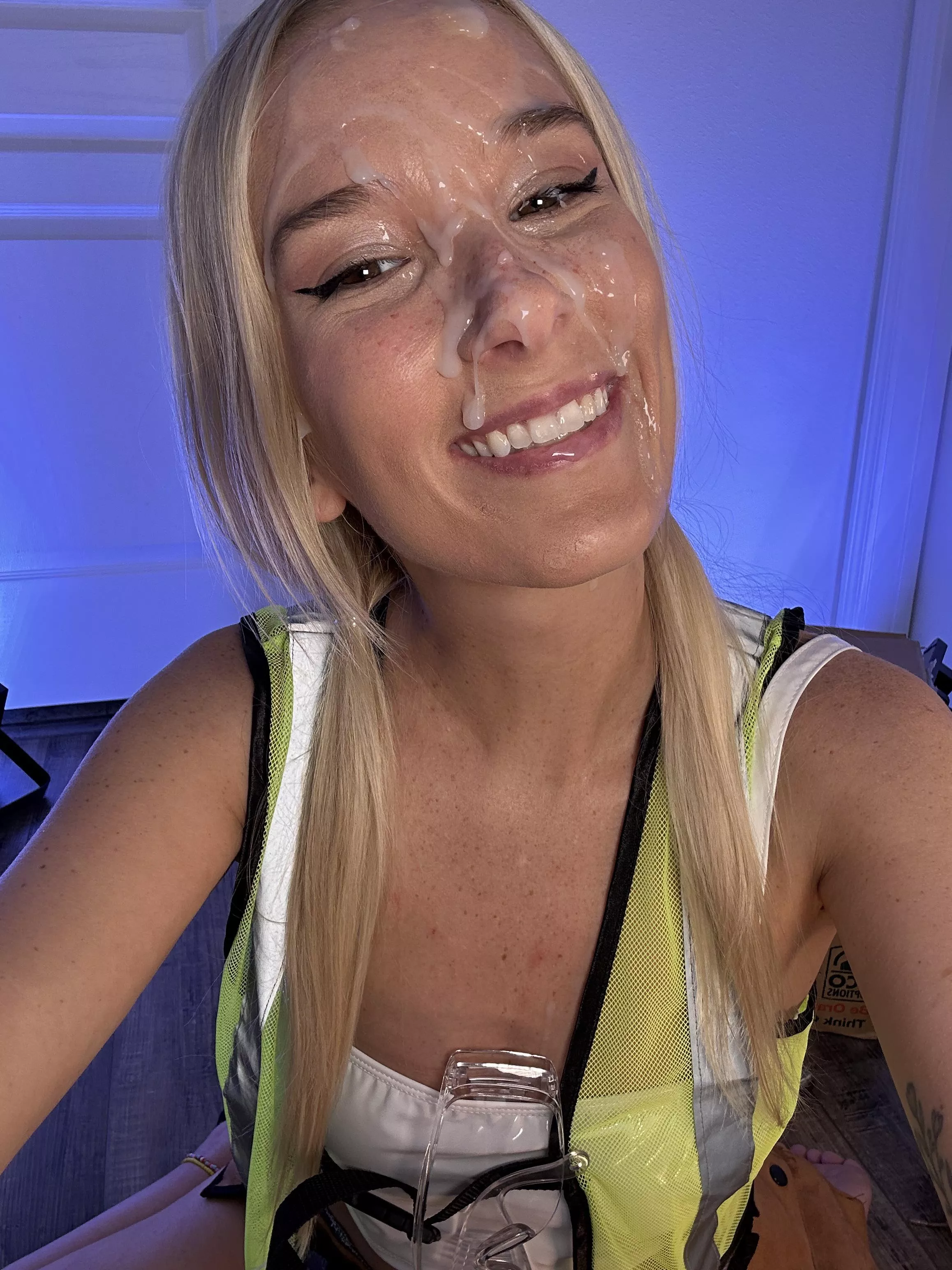 Will work 4 cum 🚧