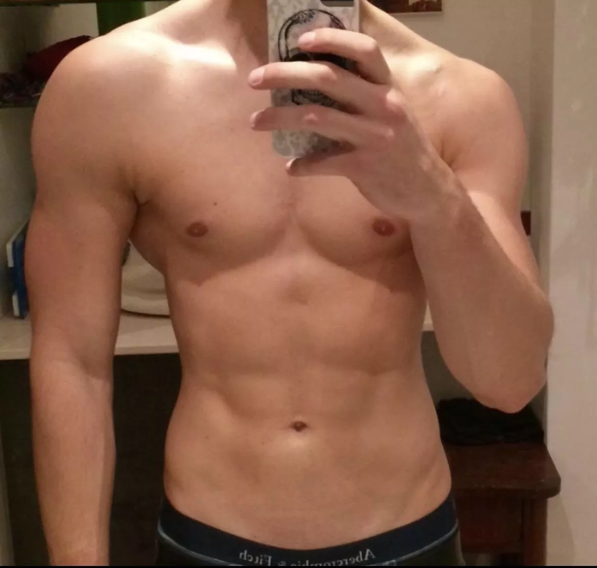 Workout completed ☑️ who hop with me in the shower? 💦 [M]27