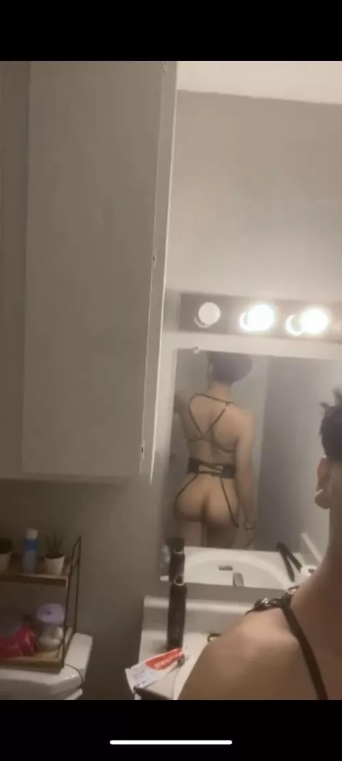 19 gay Latino with a fat ass bubble but wanting a hung dude or a athlete you can block me afterwards or it be longterm idc my snap is G4yn355