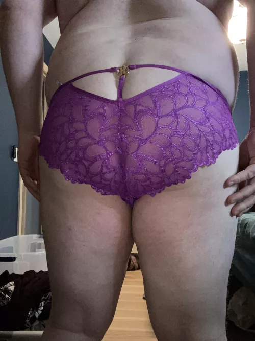 [30] chubby virgin bottom