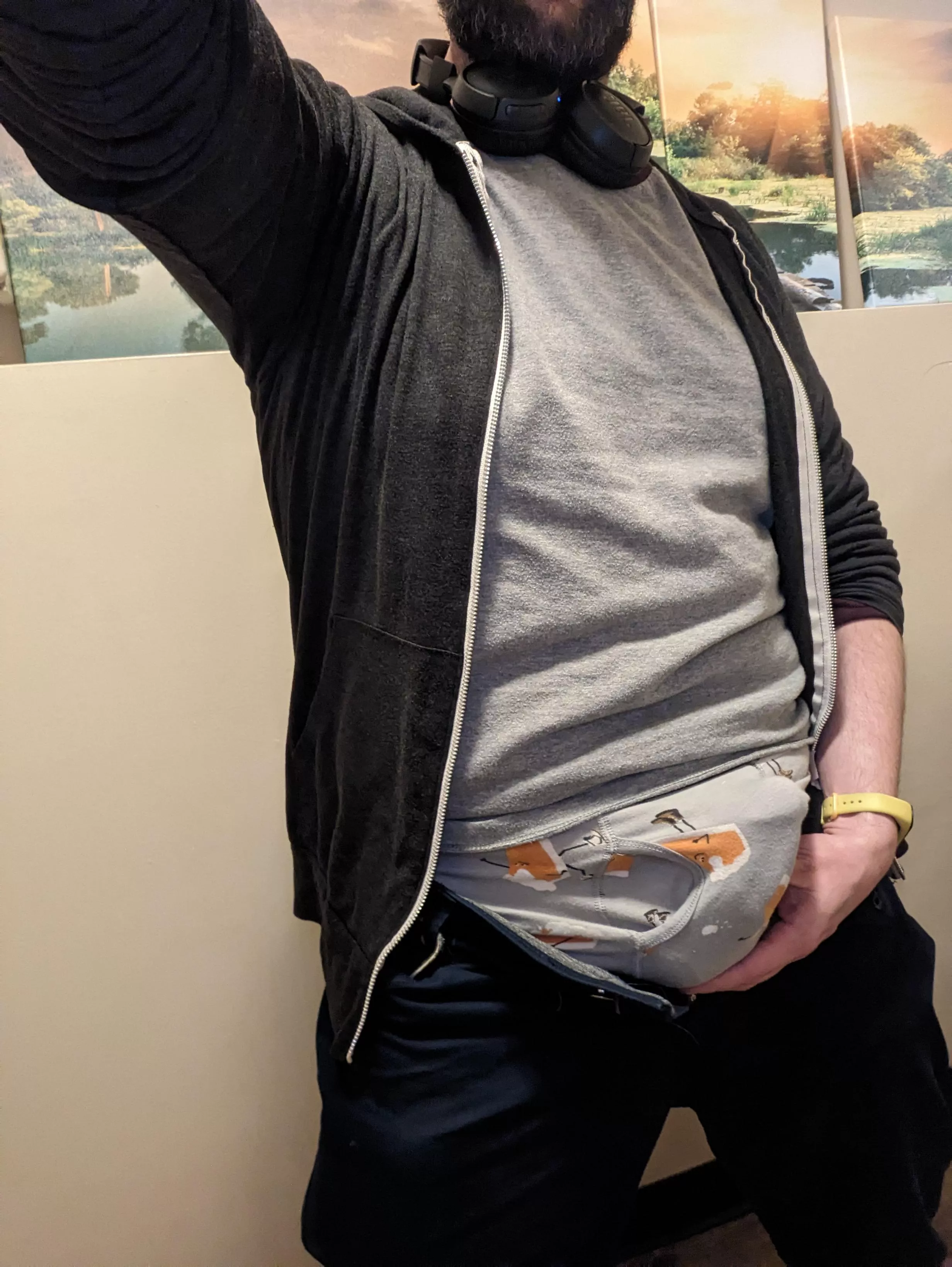 40m bulging through my boxers l. Anyone want some pie 😏🤤